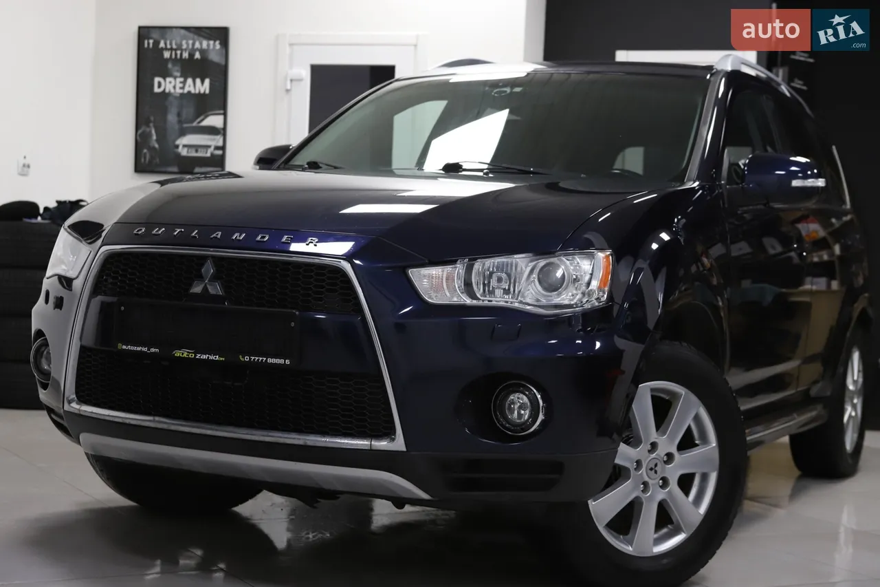2011 Mitsubishi Outlander - фото 1
