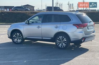 Mitsubishi Outlander 2020