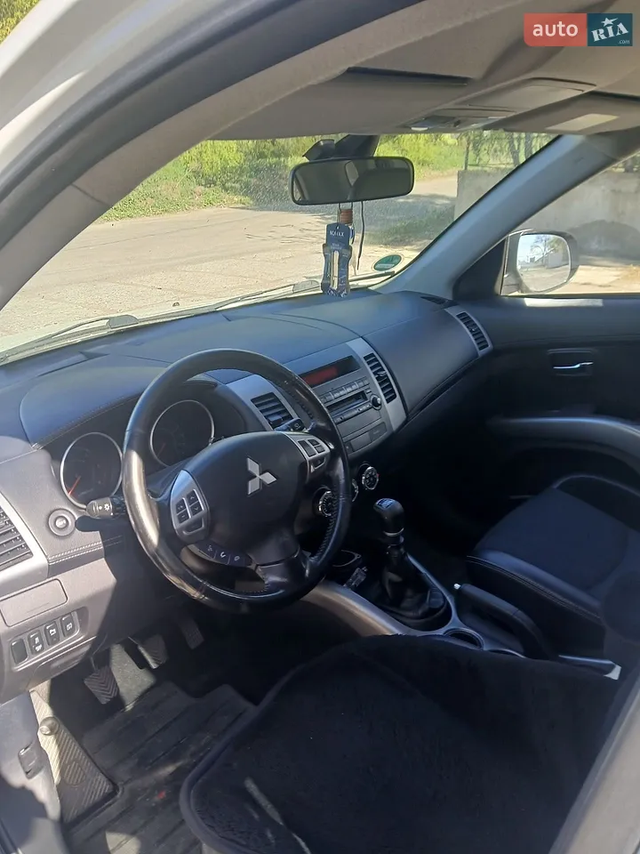 2011 Mitsubishi Outlander - мініатюра 5