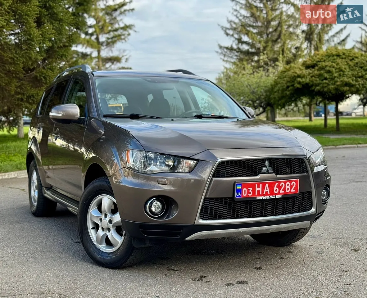 2010 Mitsubishi Outlander - фото 1