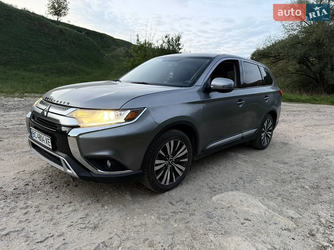 2019 Mitsubishi Outlander - фото 1