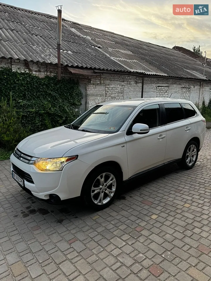 2013 Mitsubishi Outlander - мініатюра 3