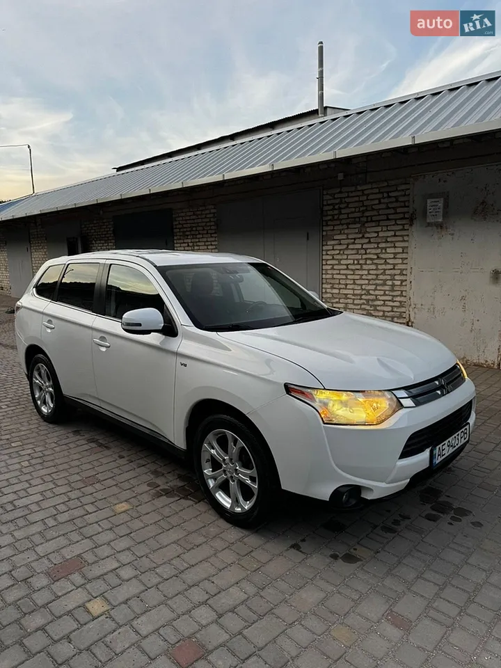2013 Mitsubishi Outlander - мініатюра 4