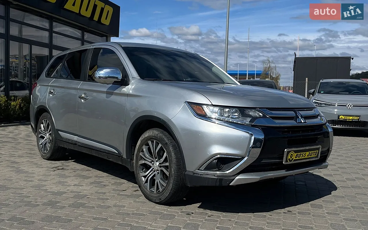 2018 Mitsubishi Outlander - фото 1