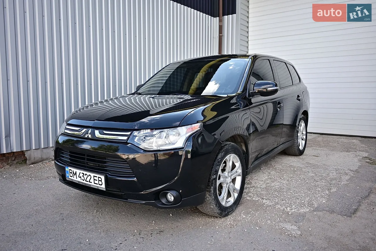 2013 Mitsubishi Outlander - фото 1