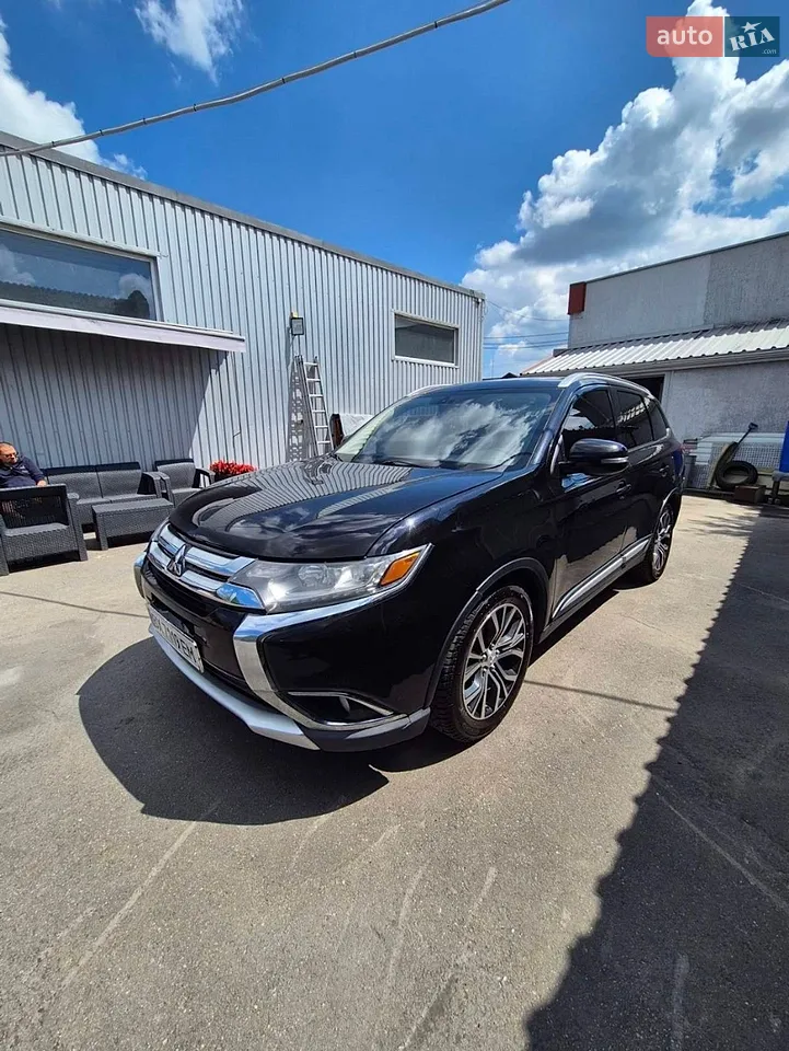 2016 Mitsubishi Outlander - фото 1