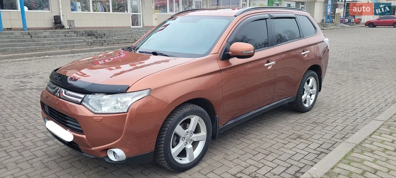 2013 Mitsubishi Outlander - мініатюра 2