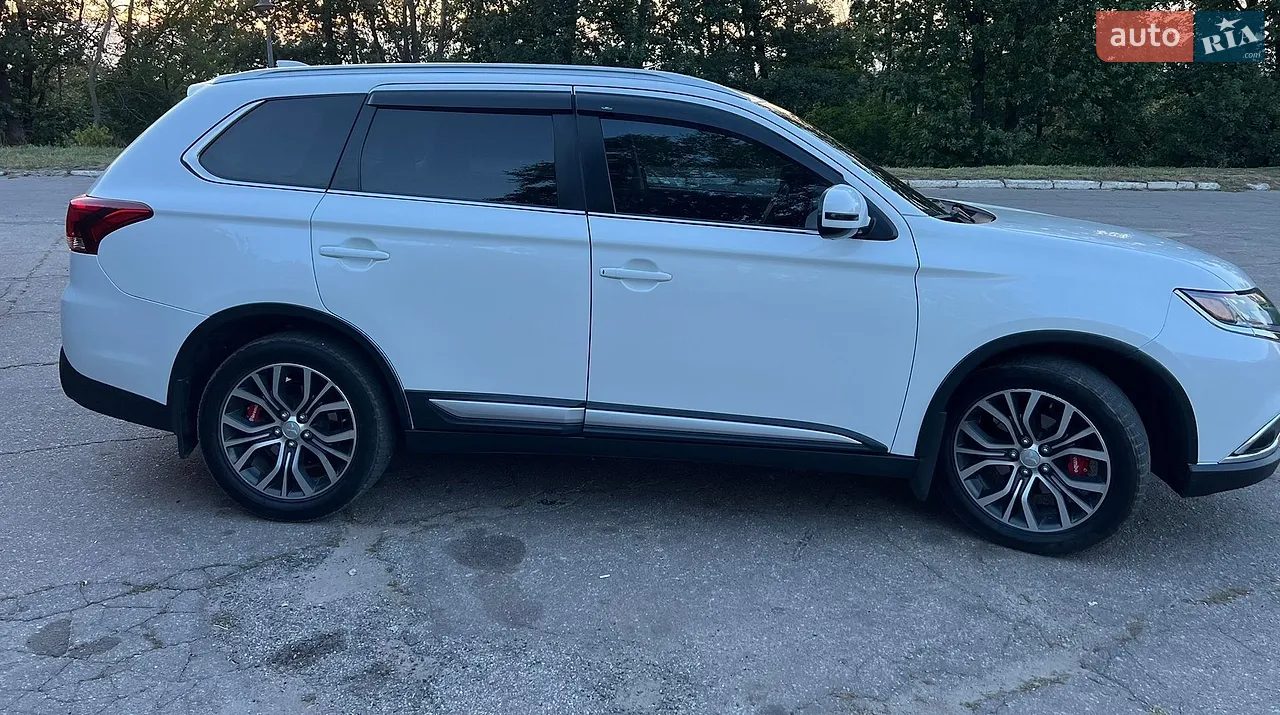 2017 Mitsubishi Outlander - мініатюра 5