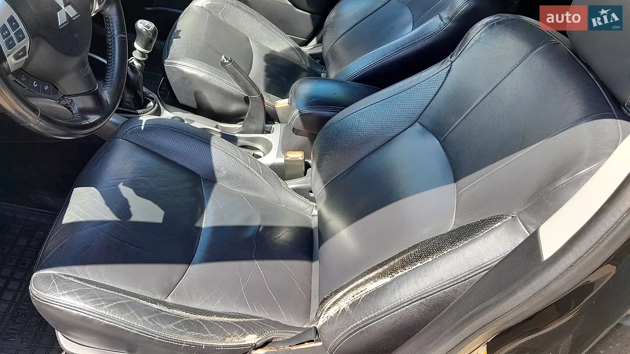 2011 Mitsubishi Outlander - мініатюра 3