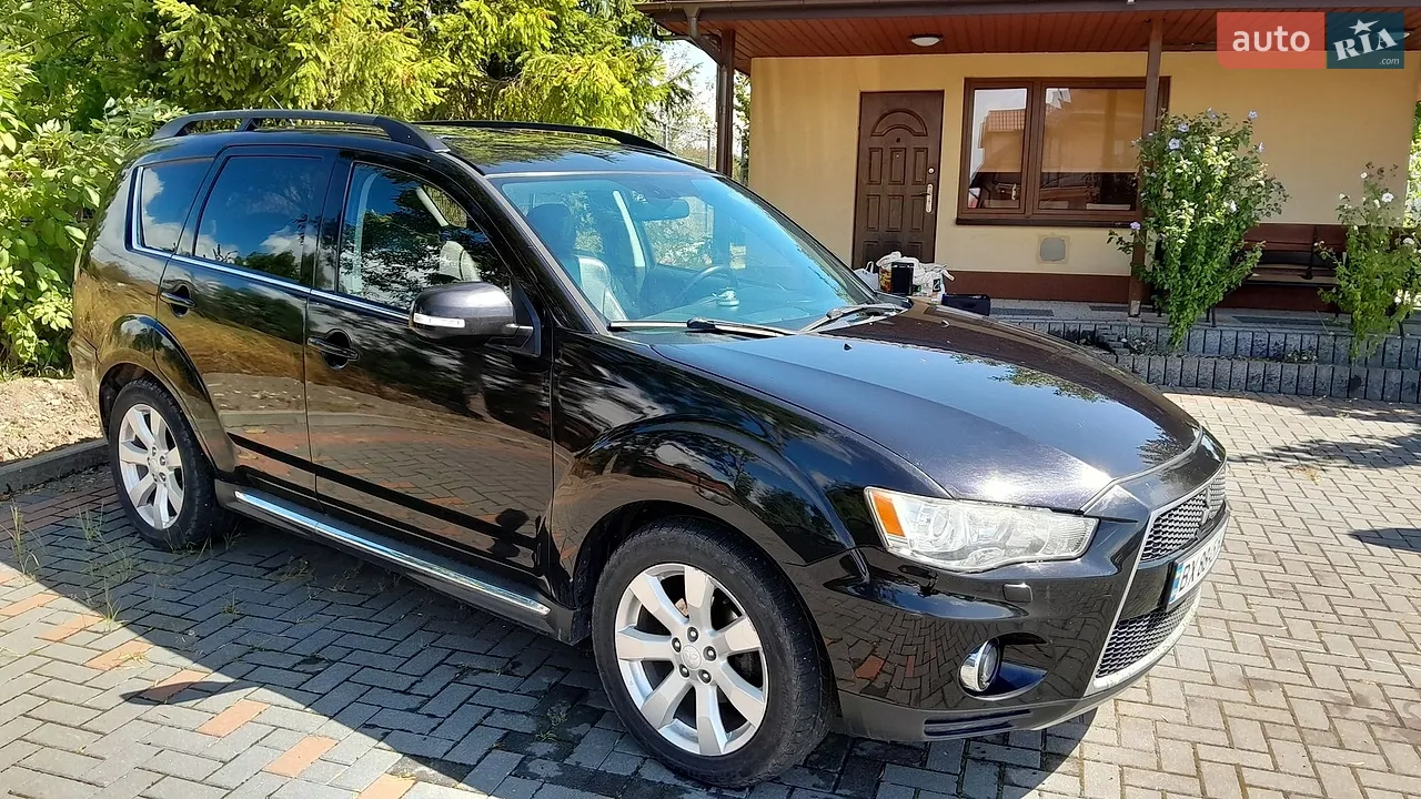 2011 Mitsubishi Outlander - фото 1