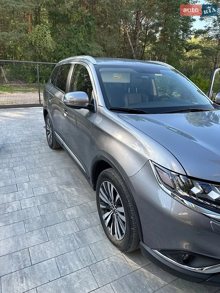 2022 Mitsubishi Outlander - мініатюра 2