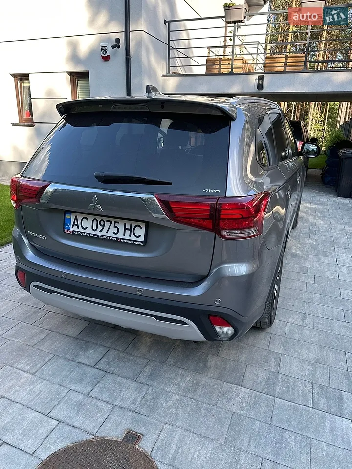 2022 Mitsubishi Outlander - мініатюра 3