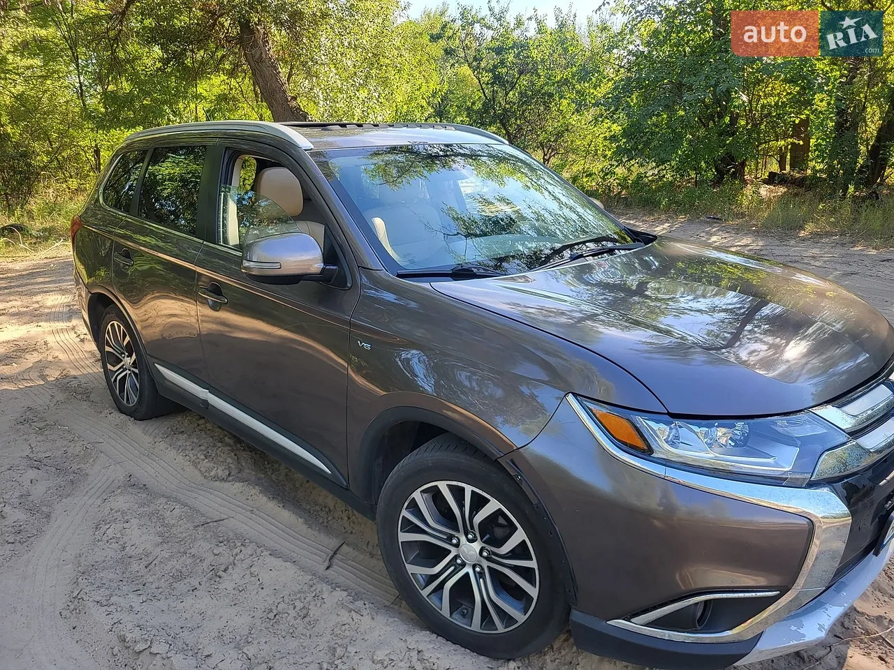 2015 Mitsubishi Outlander - фото 1