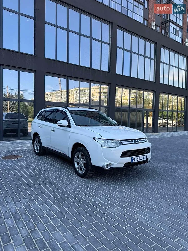 2013 Mitsubishi Outlander - мініатюра 2