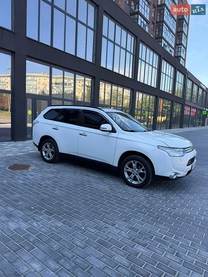 2013 Mitsubishi Outlander - мініатюра 3
