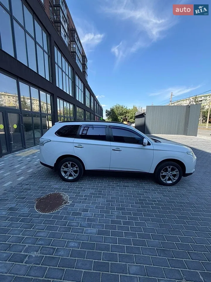 2013 Mitsubishi Outlander - мініатюра 4