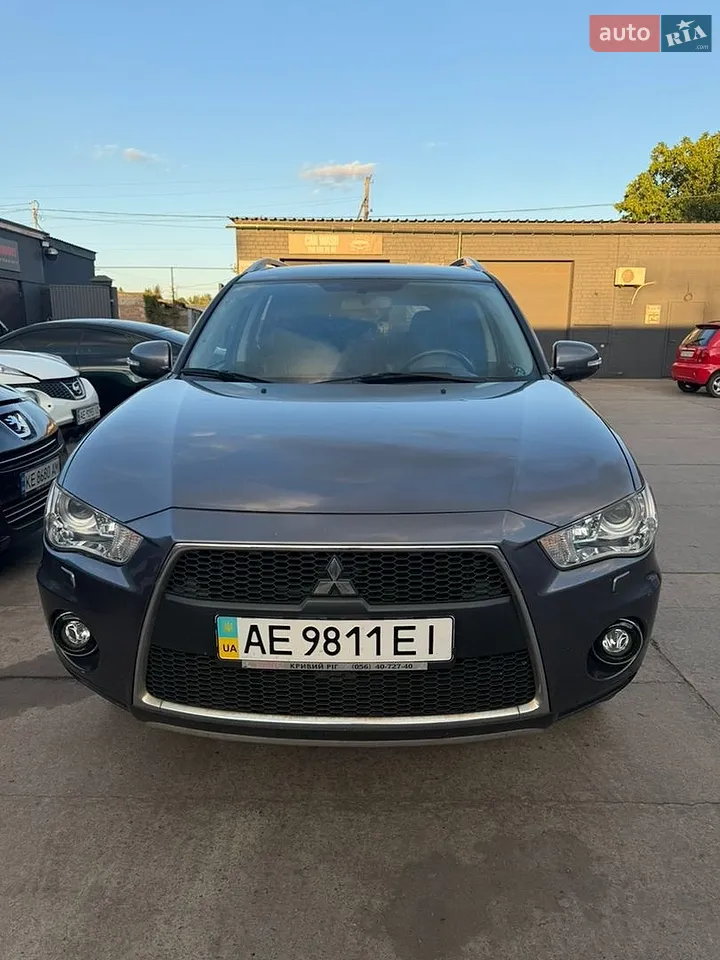 2010 Mitsubishi Outlander - фото 1