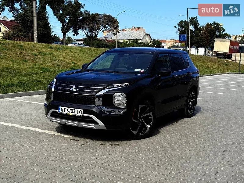 Mitsubishi Outlander 2023