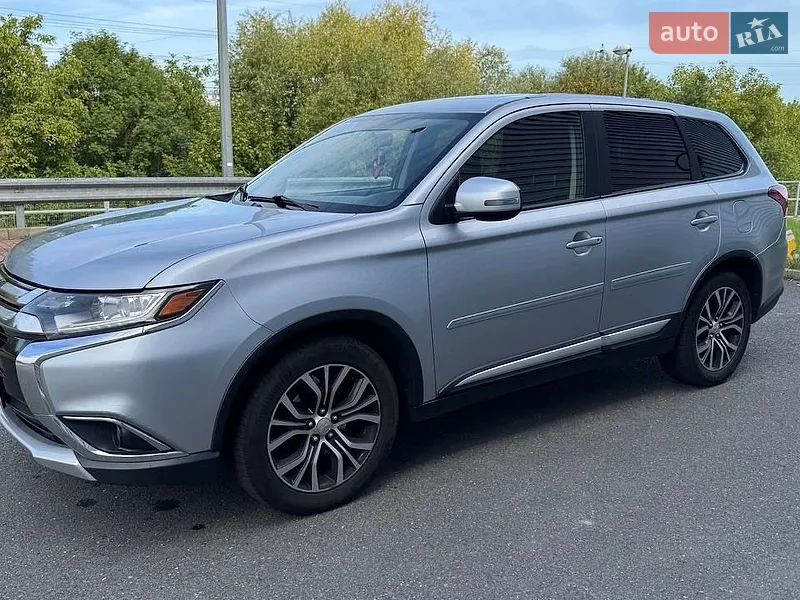 Mitsubishi Outlander 2016