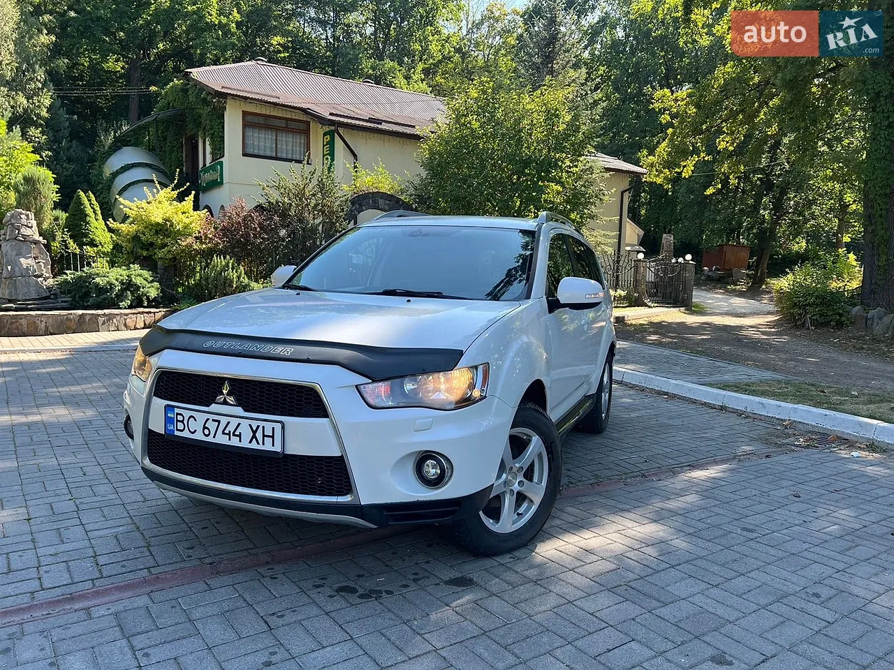 2010 Mitsubishi Outlander - фото 1