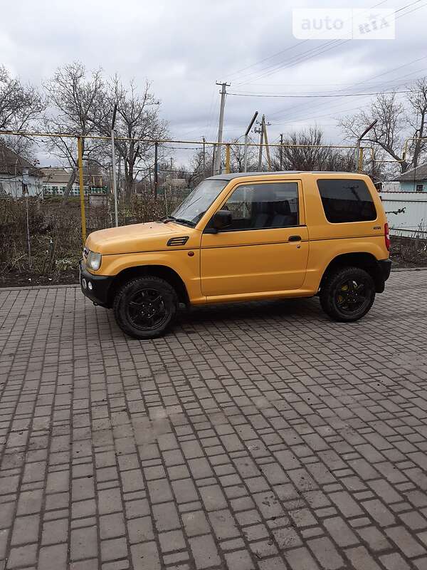 Легковые Mitsubishi Pajero Mini