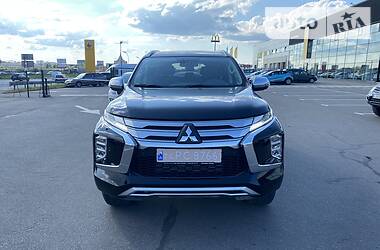 Mitsubishi Pajero Sport Intense 2020