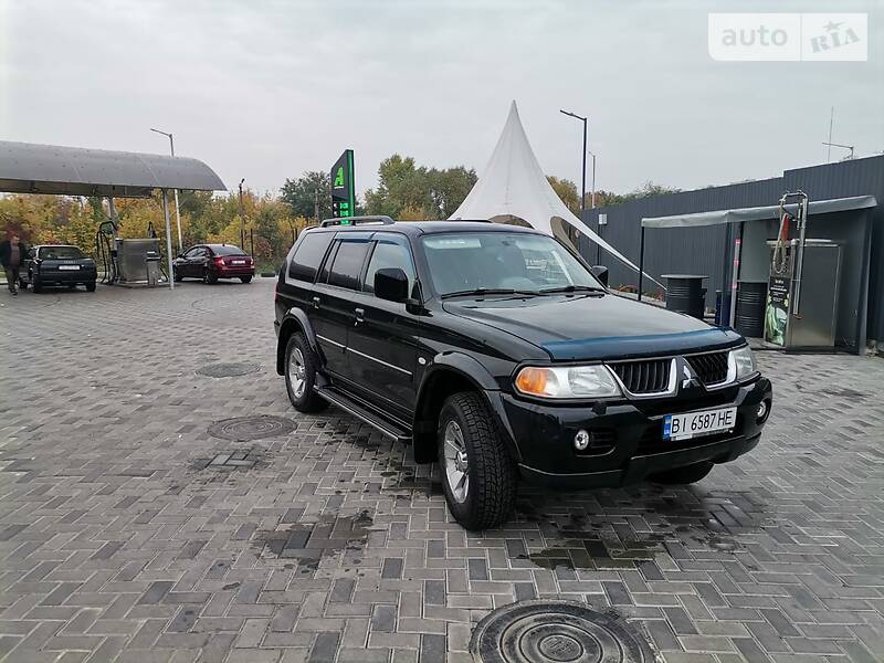 Универсал Mitsubishi Pajero Sport