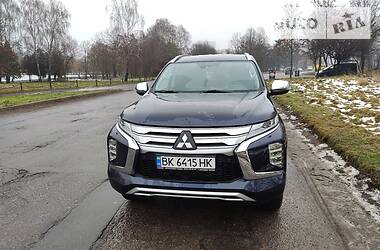 Mitsubishi Pajero Sport  2021