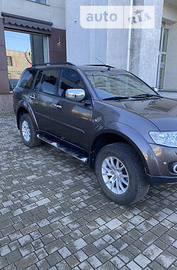 Mitsubishi Pajero Sport  2013