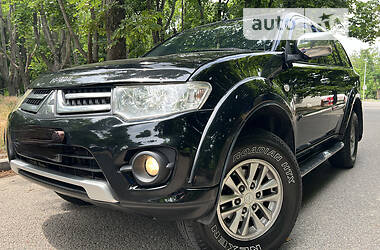 Mitsubishi Pajero Sport  2013