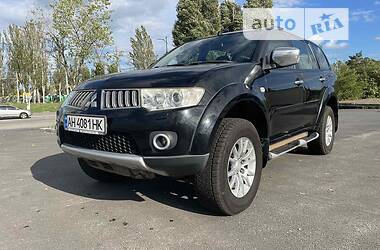 Mitsubishi Pajero Sport  2011