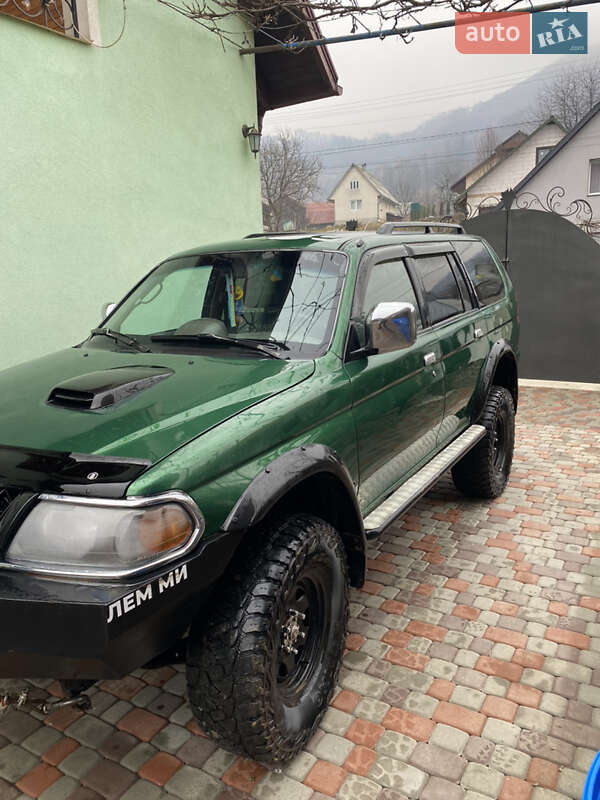 Хэтчбек Mitsubishi Pajero Sport