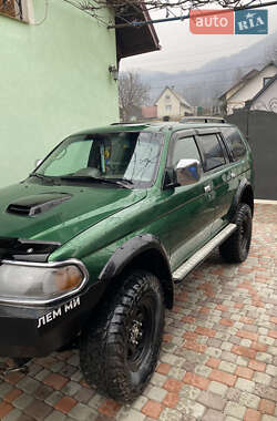 Mitsubishi Pajero Sport  2000