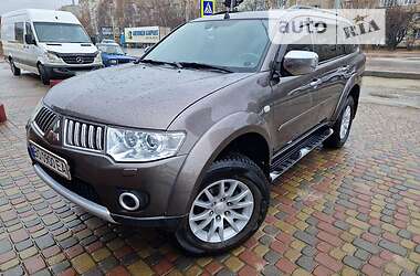 Mitsubishi Pajero Sport  2012