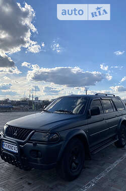 Mitsubishi Pajero Sport  2001