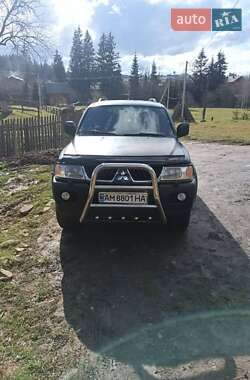 Mitsubishi Pajero Sport  2004