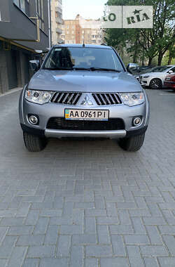 Mitsubishi Pajero Sport  2013