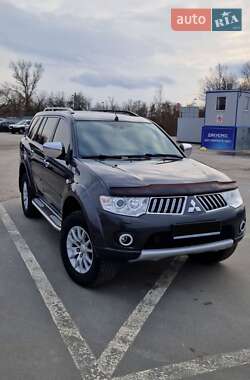 Mitsubishi Pajero Sport  2012