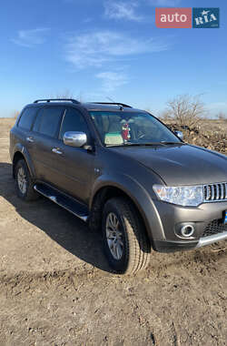 Mitsubishi Pajero Sport 2013