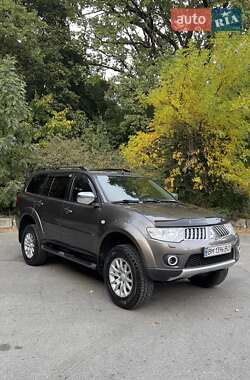 Mitsubishi Pajero Sport  2011