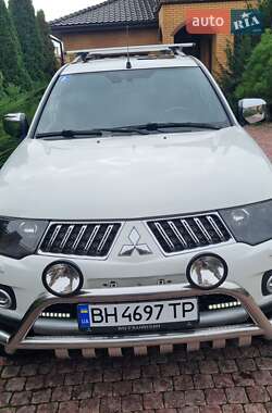 Mitsubishi Pajero Sport  2011