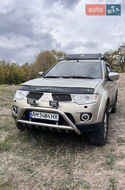 Mitsubishi Pajero Sport  2010