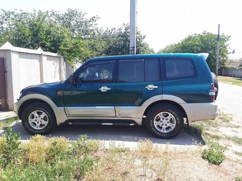 Седан Mitsubishi Pajero Wagon