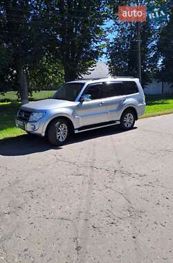 Mitsubishi Pajero Wagon 2012