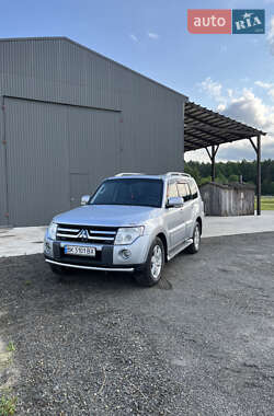 Mitsubishi Pajero Wagon  2008
