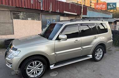 Mitsubishi Pajero Wagon  2017