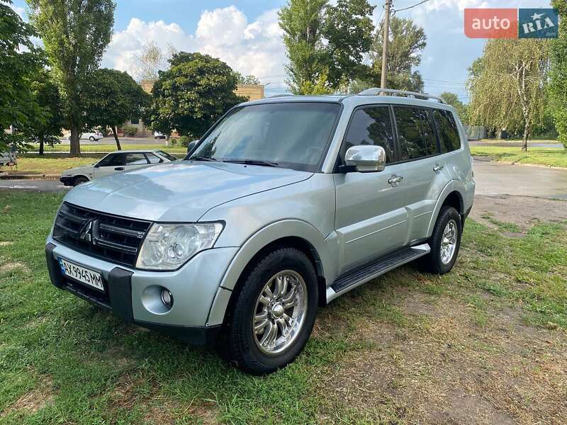 Внедорожник / Кроссовер Mitsubishi Pajero Wagon