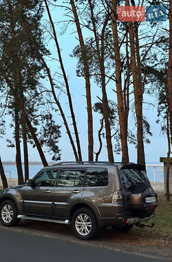 Mitsubishi Pajero Wagon 2013