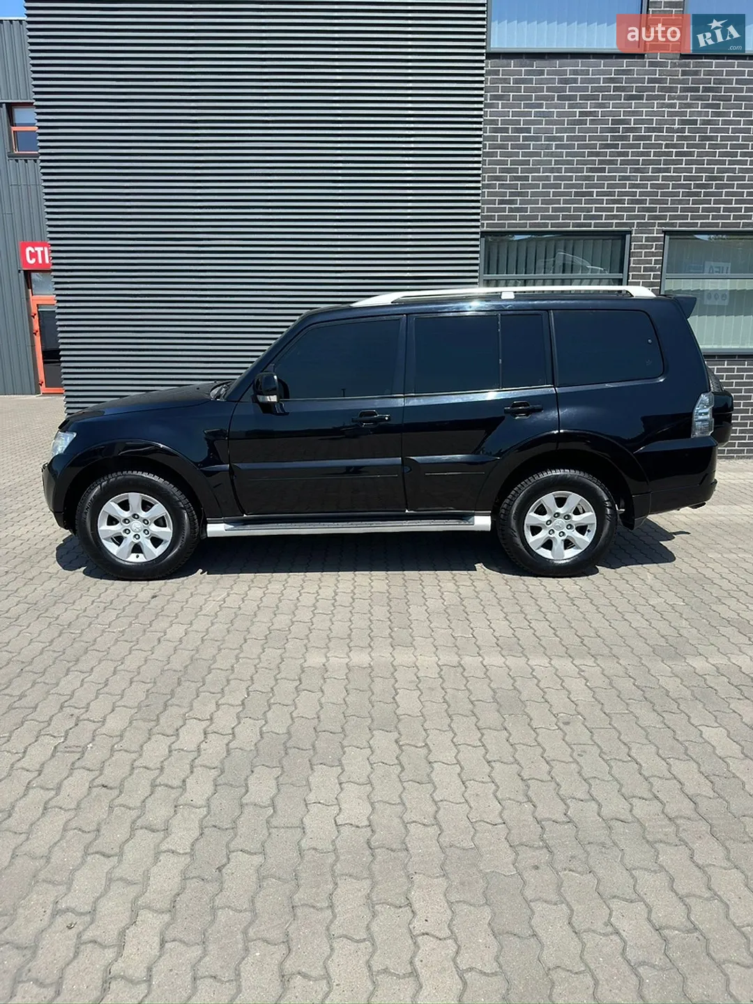 Mitsubishi Pajero Wagon 2011 VIN JMBLYV93WAJ001029 фото оголошення 3 з 5