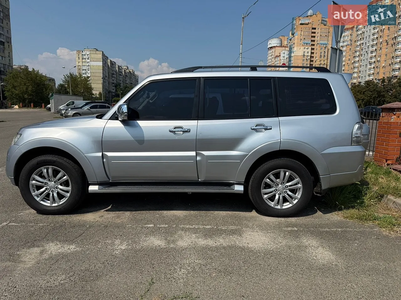 2014 Mitsubishi Pajero - мініатюра 2